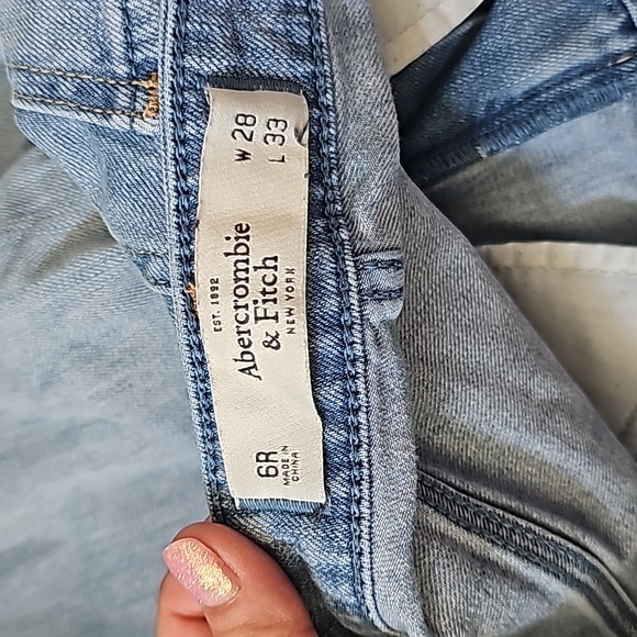 Abercrombie and Fitch light wash distressed jeans skinny boot - Picture 5 of 7